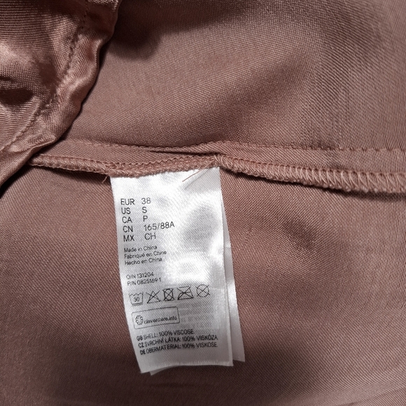 H&M Viscose Long Sleeve Faux Wrap Pale Pink Satin Midi Dress Size Small - Picture 6 of 12